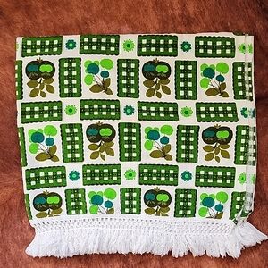 Vintage Floral Patterned Tapestry with Fringe